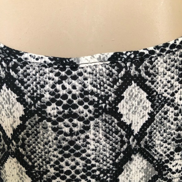 CAUTION TO THE WIND Womens Knitted Top  Tie Front Size Medium Juniors New - Picture 7 of 10